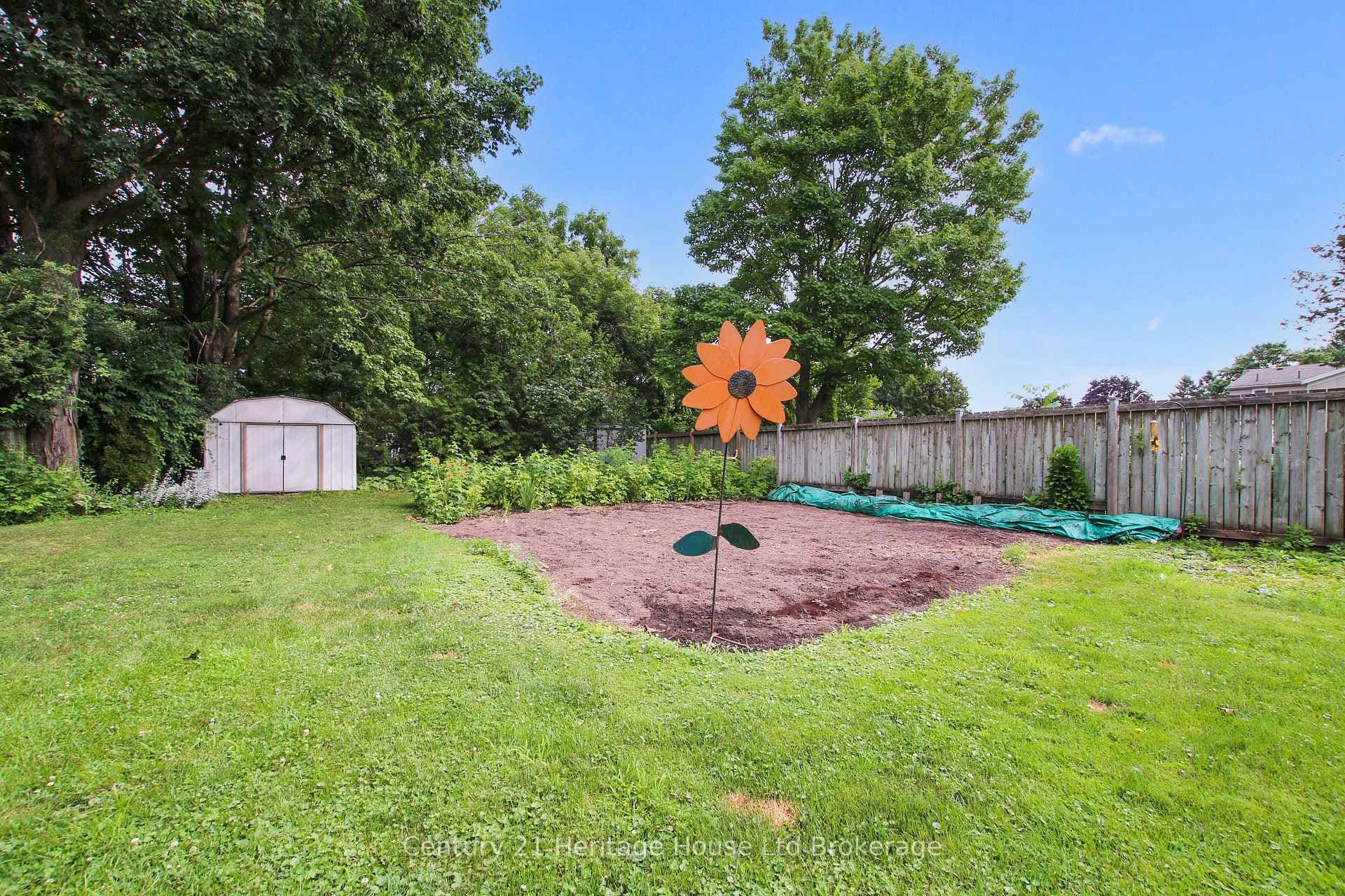 683 College Avenue photo 27