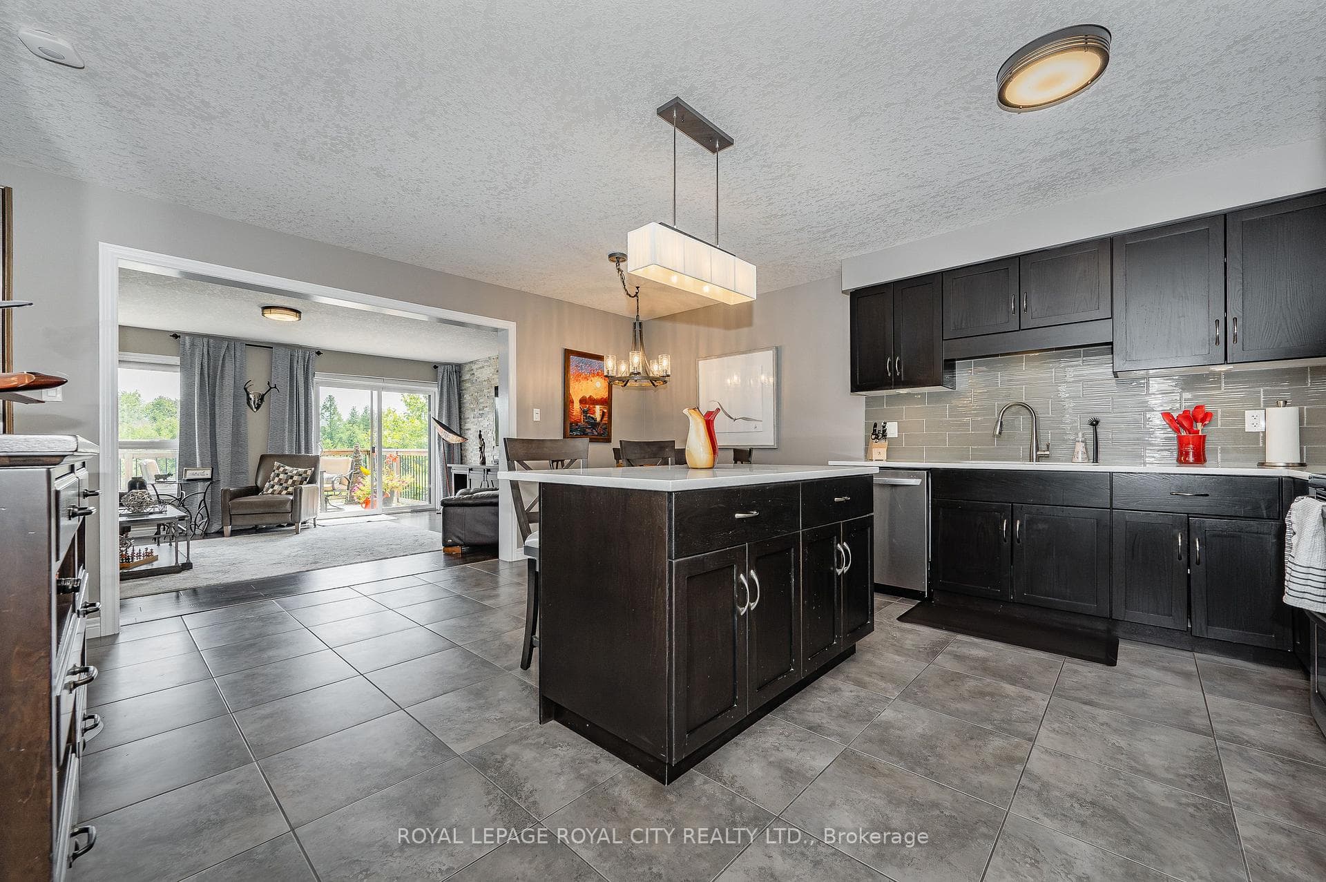 355 Macalister Boulevard Unit 13 photo 4