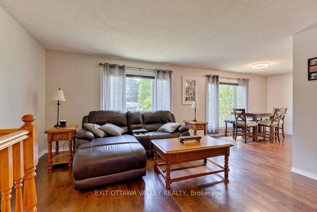 314 Carla Street photo 9