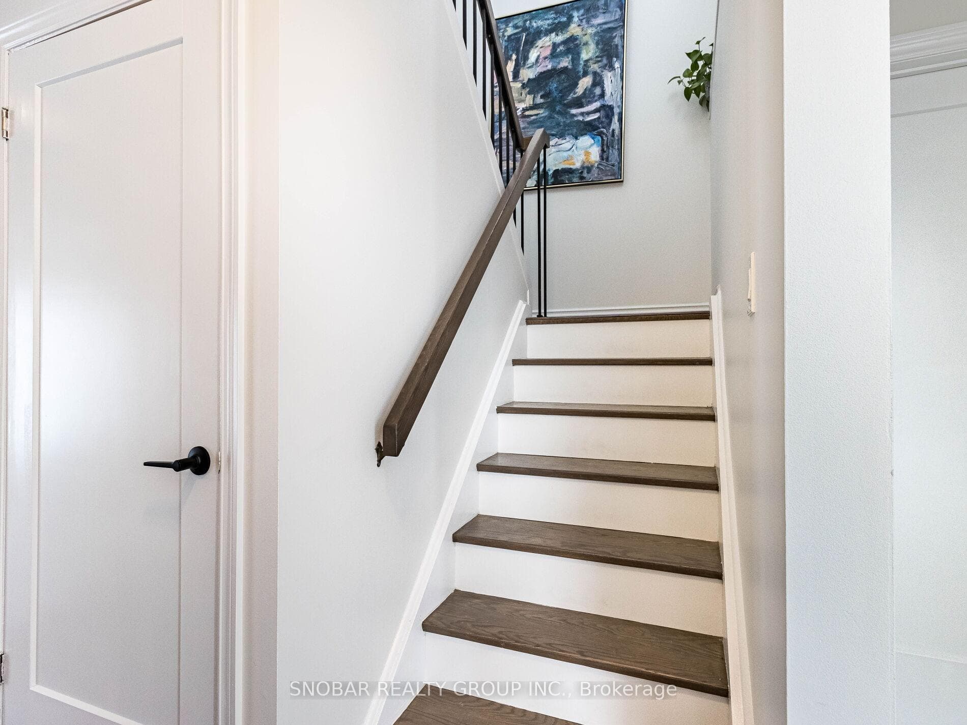 6280 Starfield Crescent photo 5