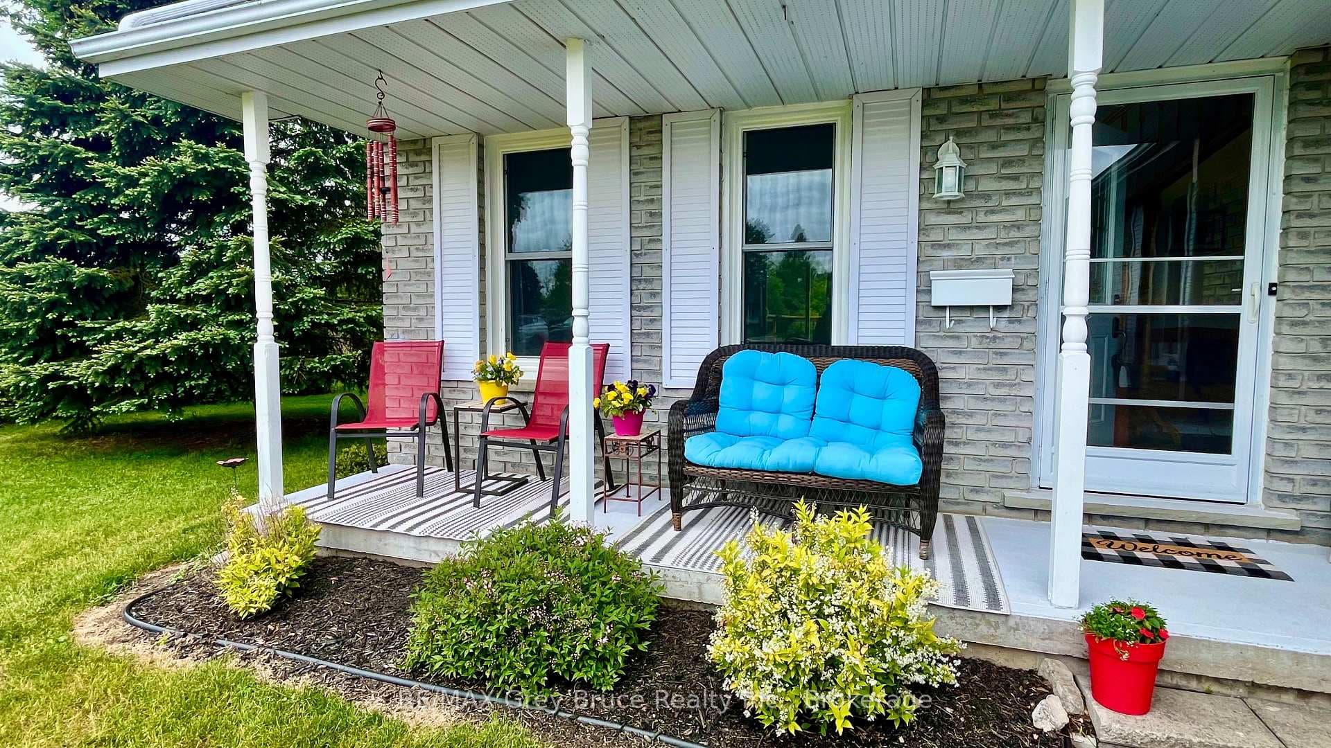 112 Mary Avenue photo 3