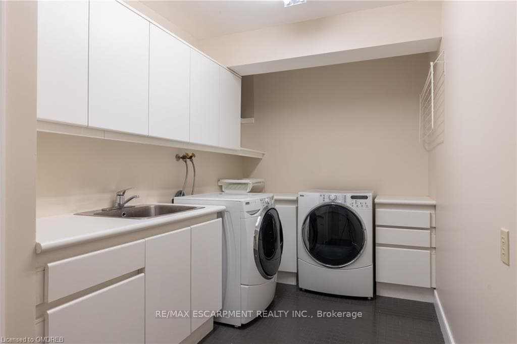 36 HOWARD Avenue photo 25