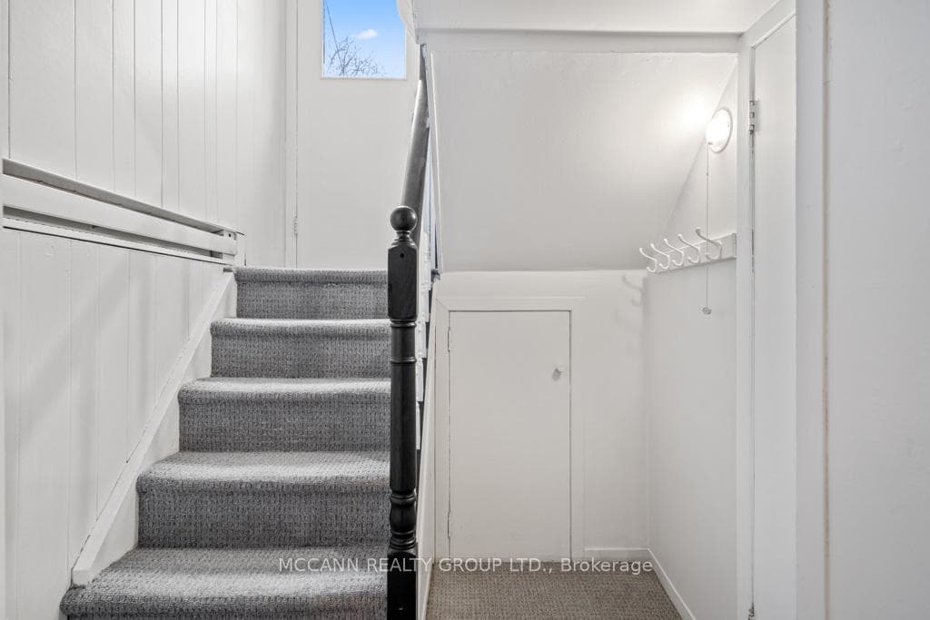 168 Roslin Avenue photo 35