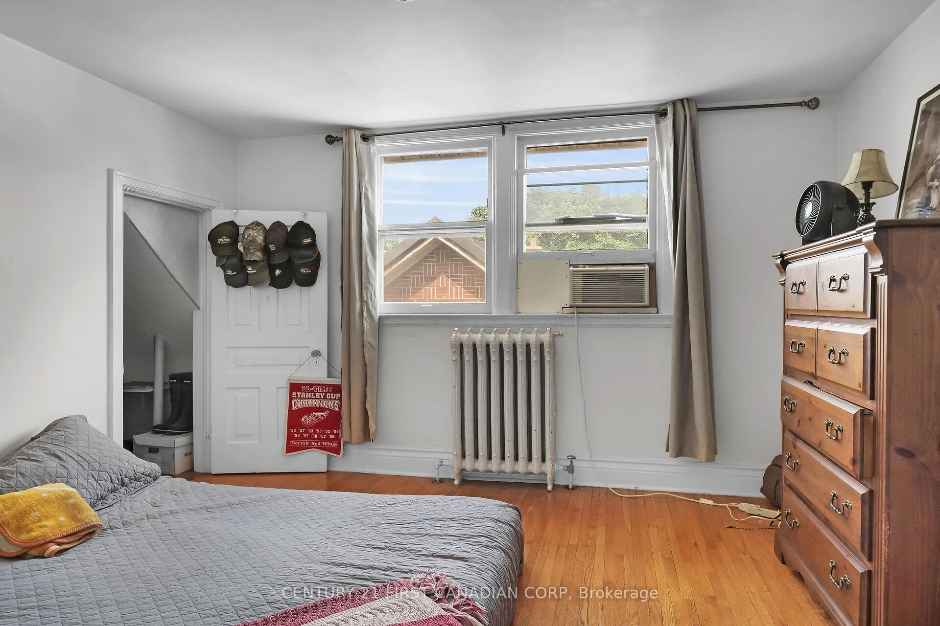 355 Dufferin Avenue photo 25