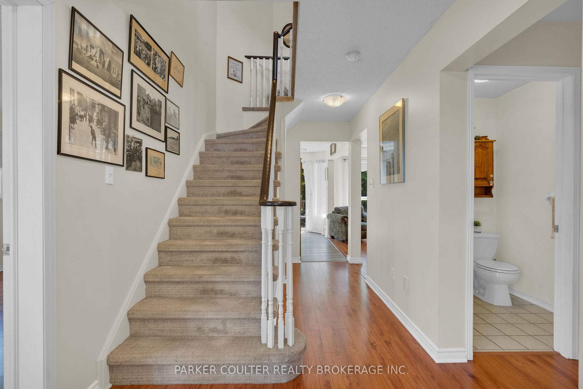 1163 Oriole Crescent photo 7
