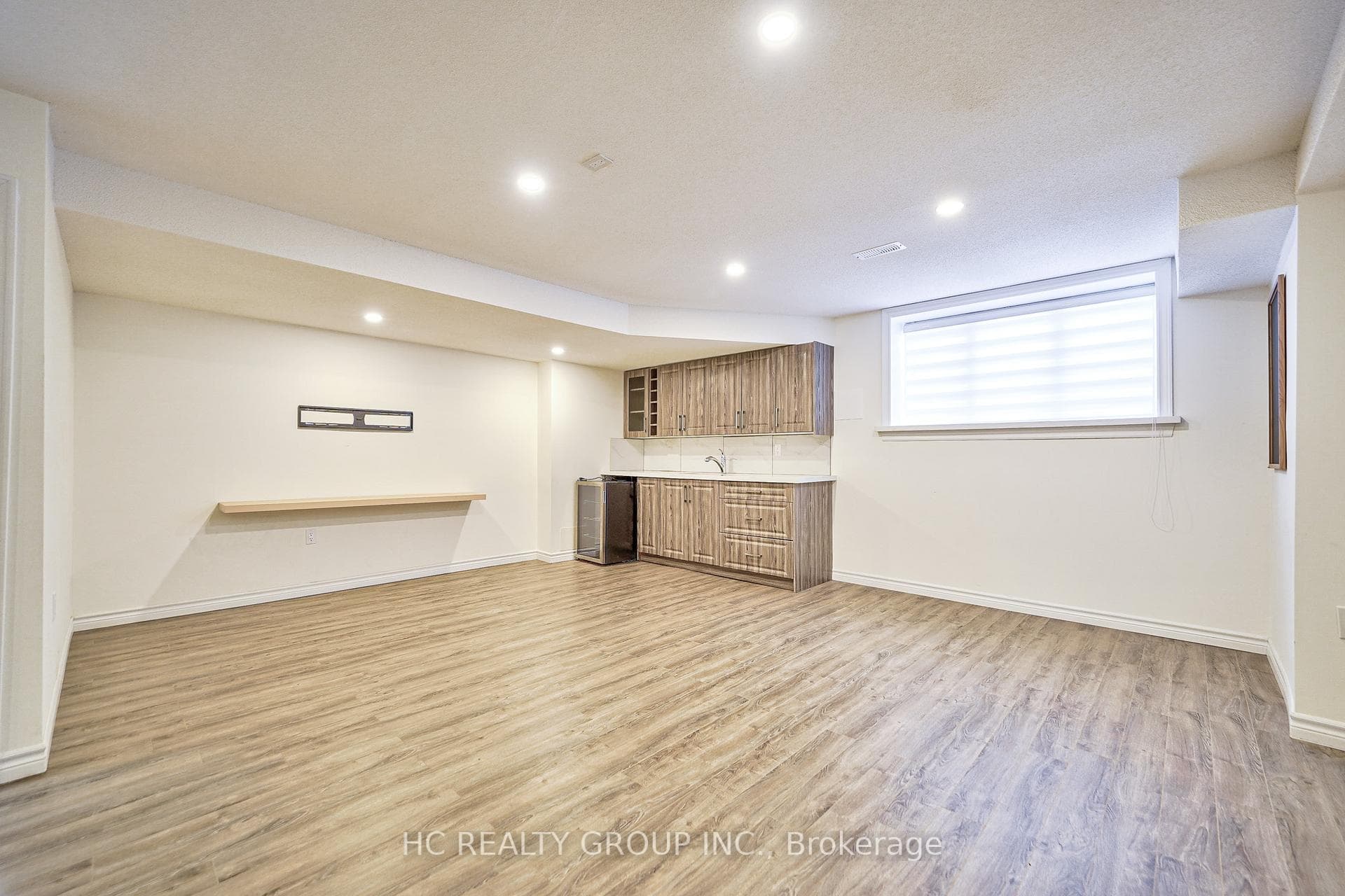 1208 Wellington Street photo 28