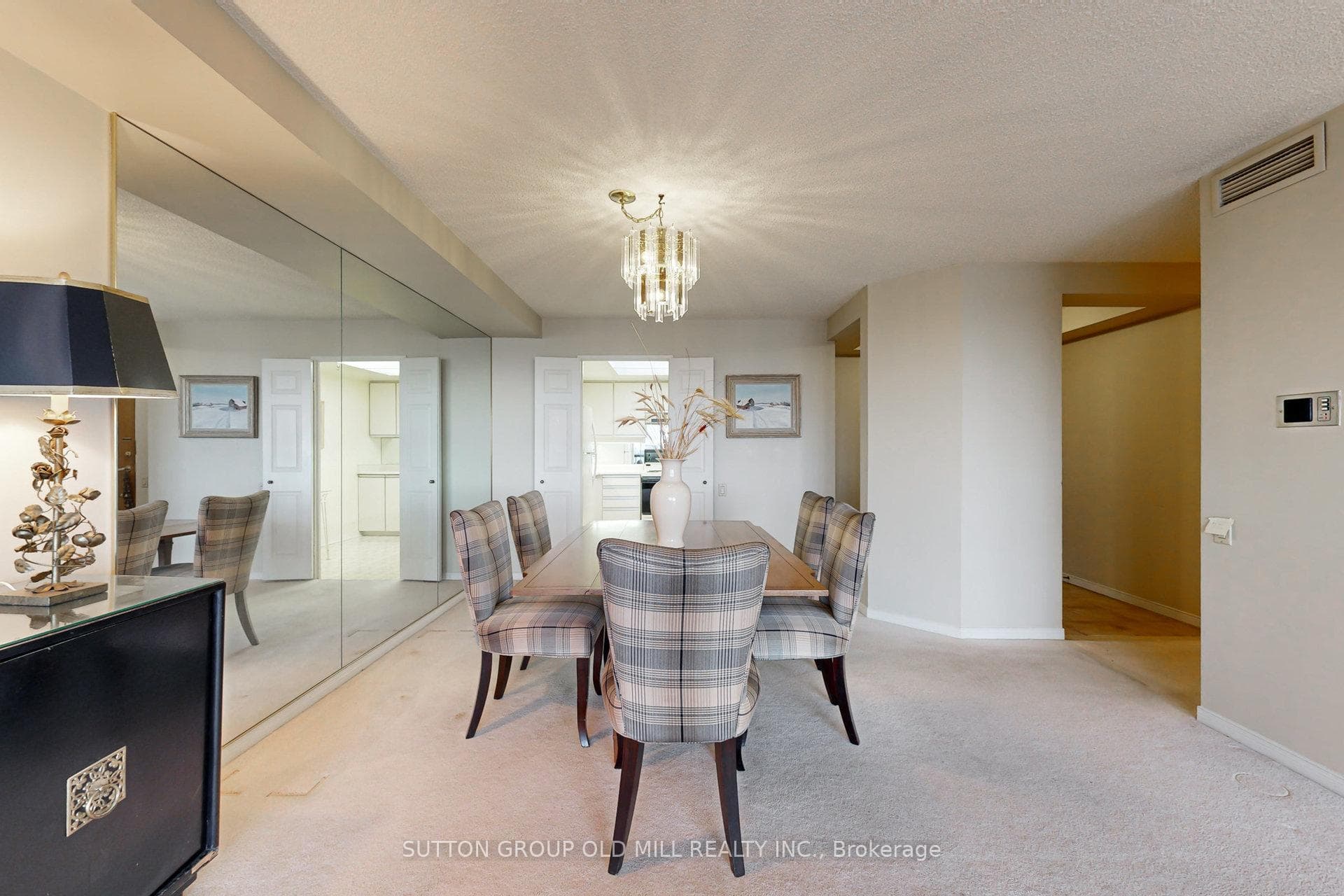 1 Concorde Place Unit 1605 photo 18
