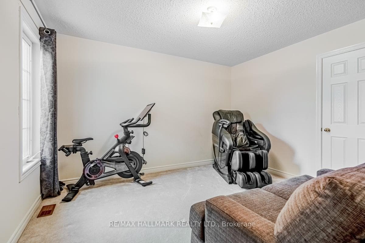 8 Laurentide Crescent photo 28