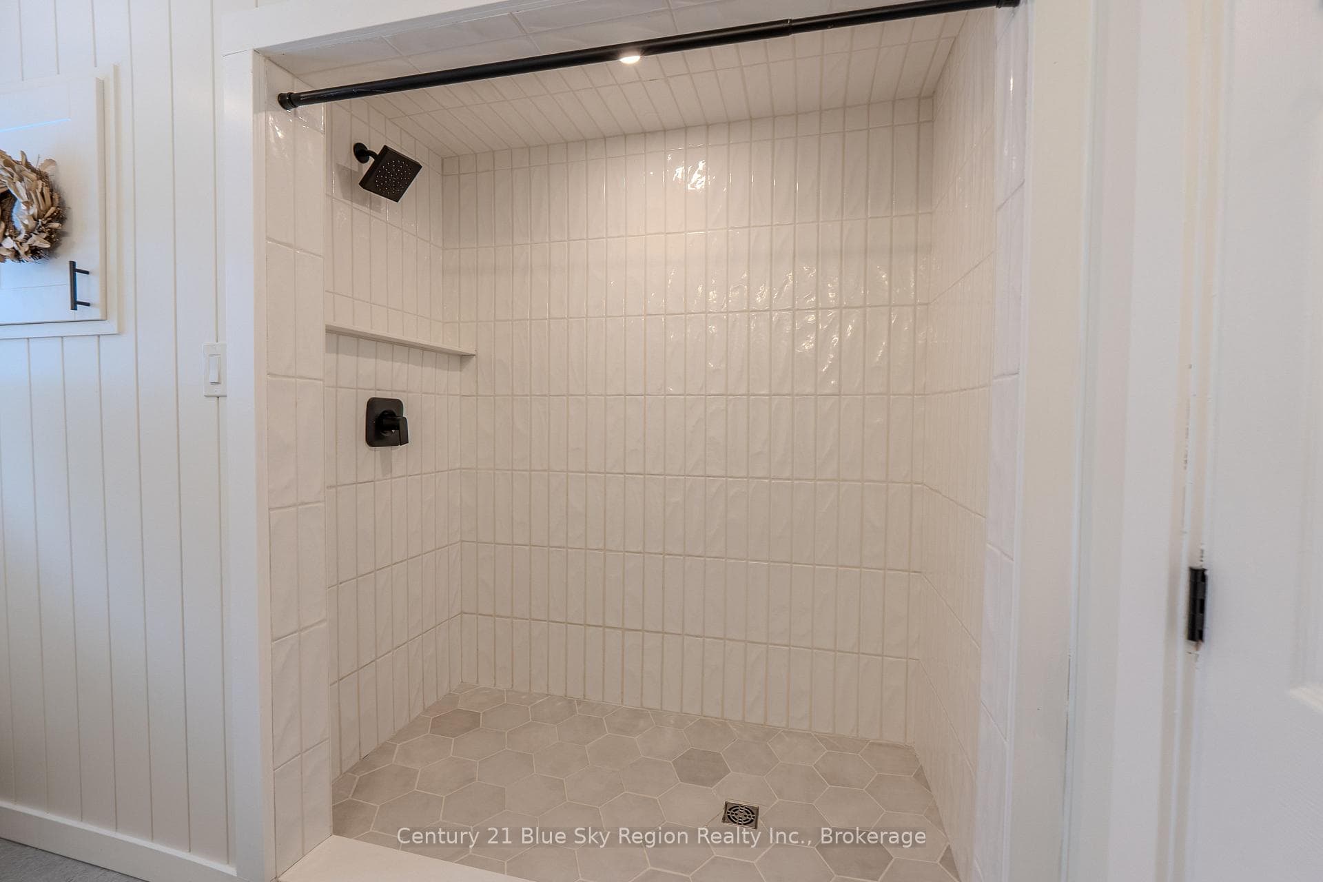 372 Camelot Drive photo 38