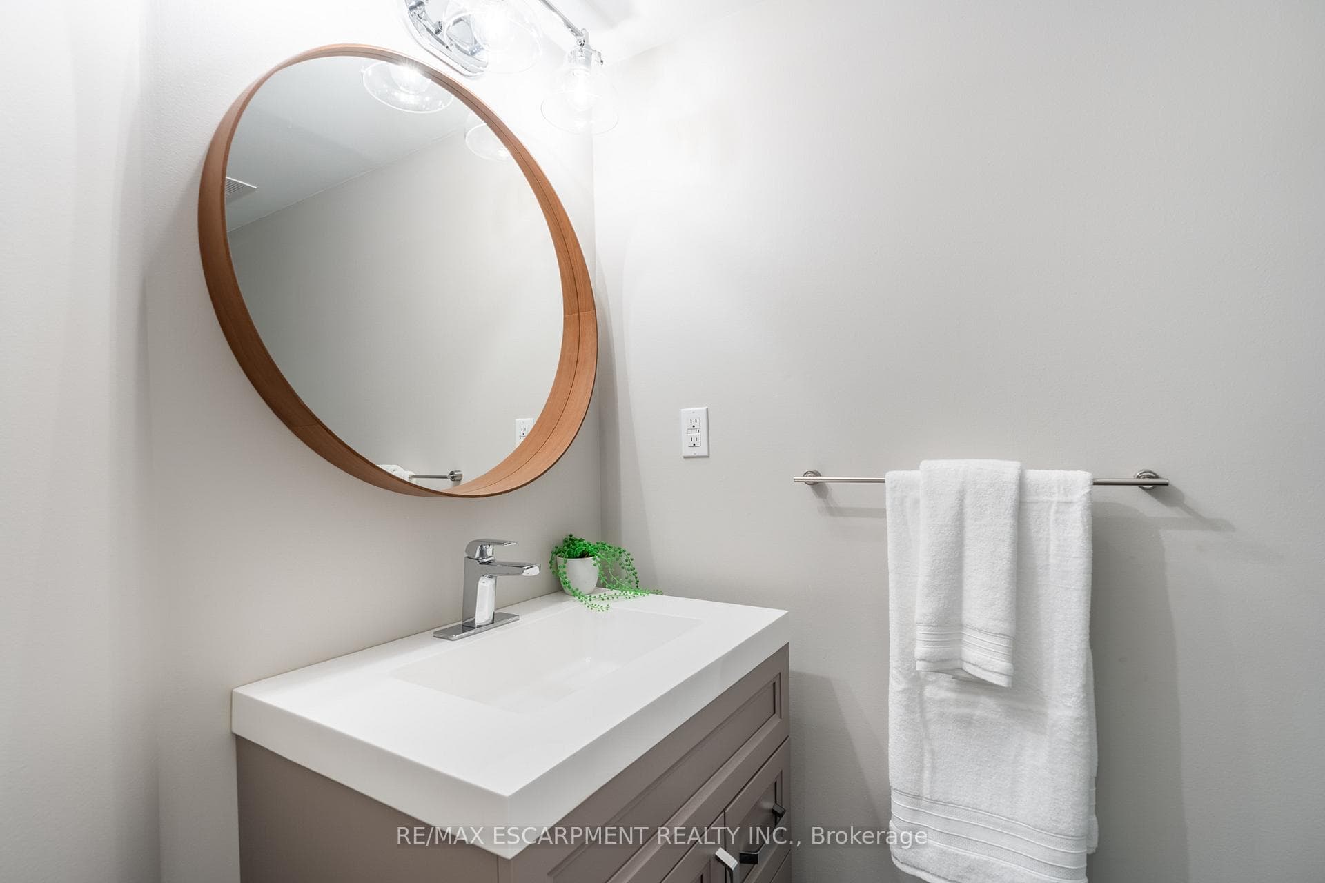 74 Flanders Drive photo 36