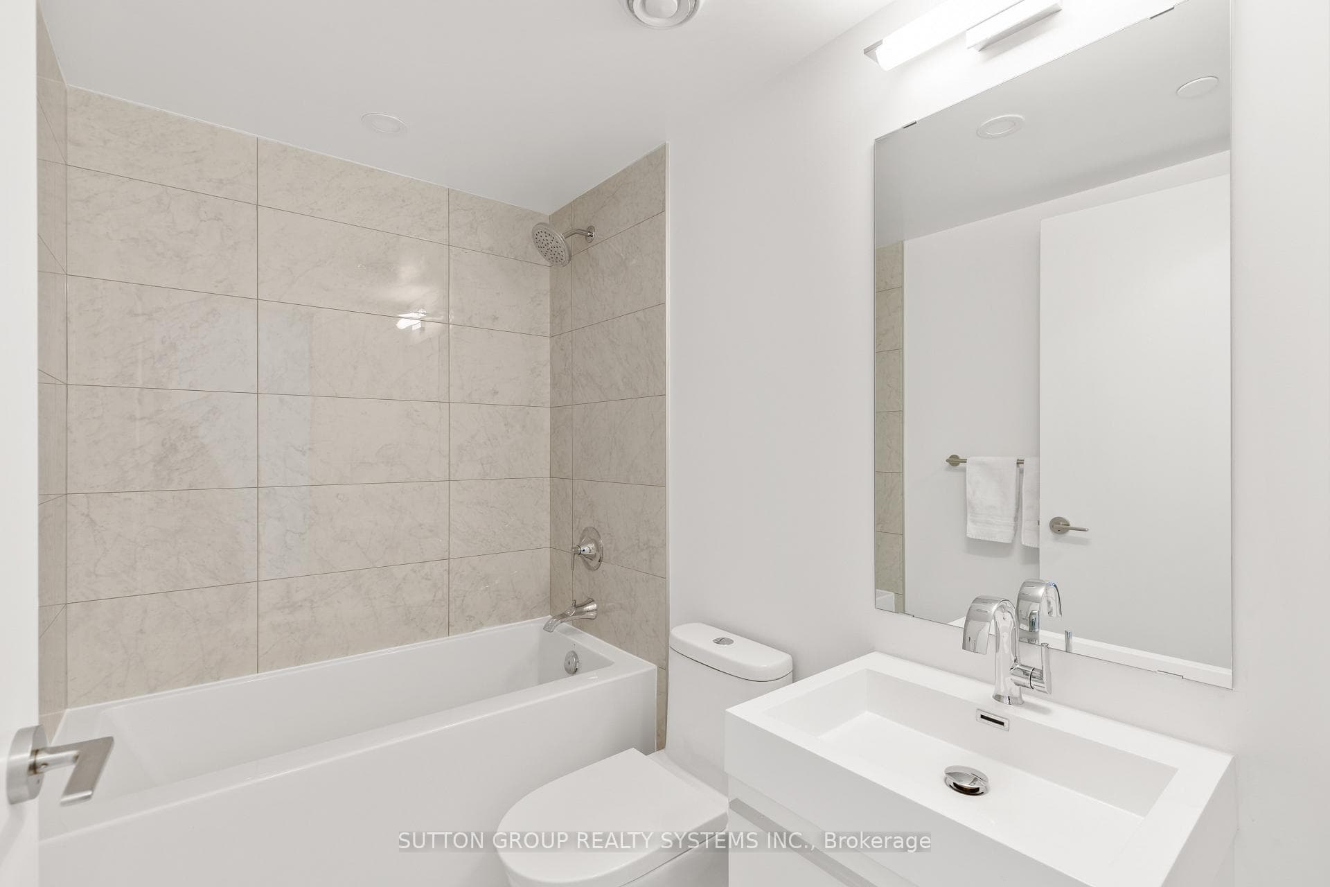 39 Roehampton Avenue Unit 3104 photo 6