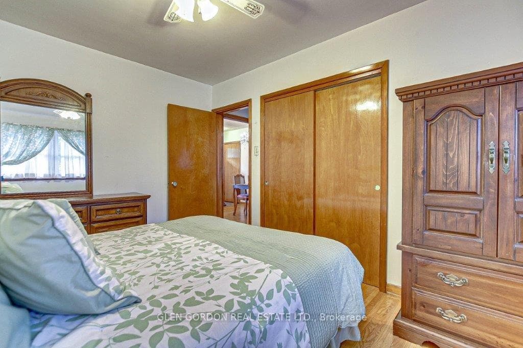 52 Arcadia Crescent photo 15