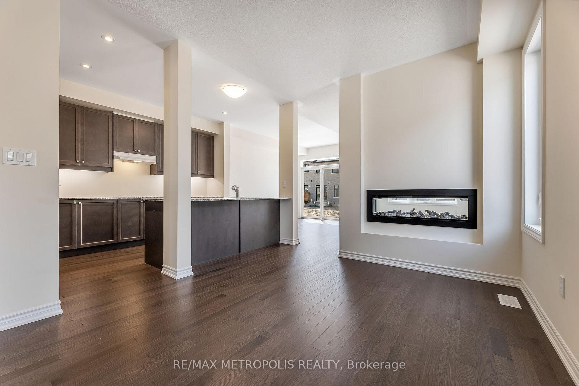 56 Mountainside Crescent photo 9