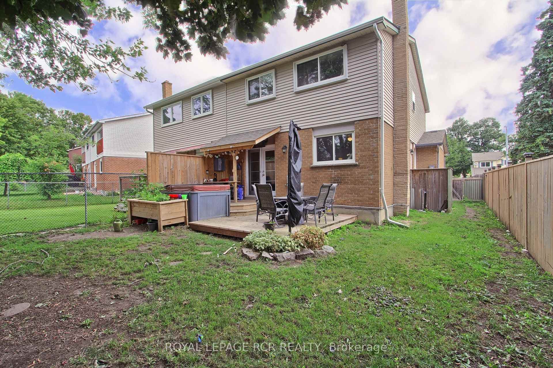 228 Collings Avenue photo 37