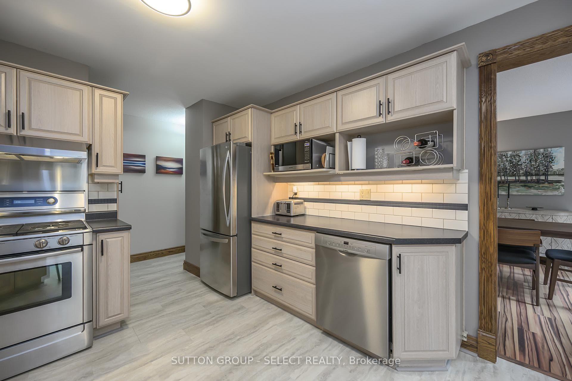 281 Everglade Crescent photo 12
