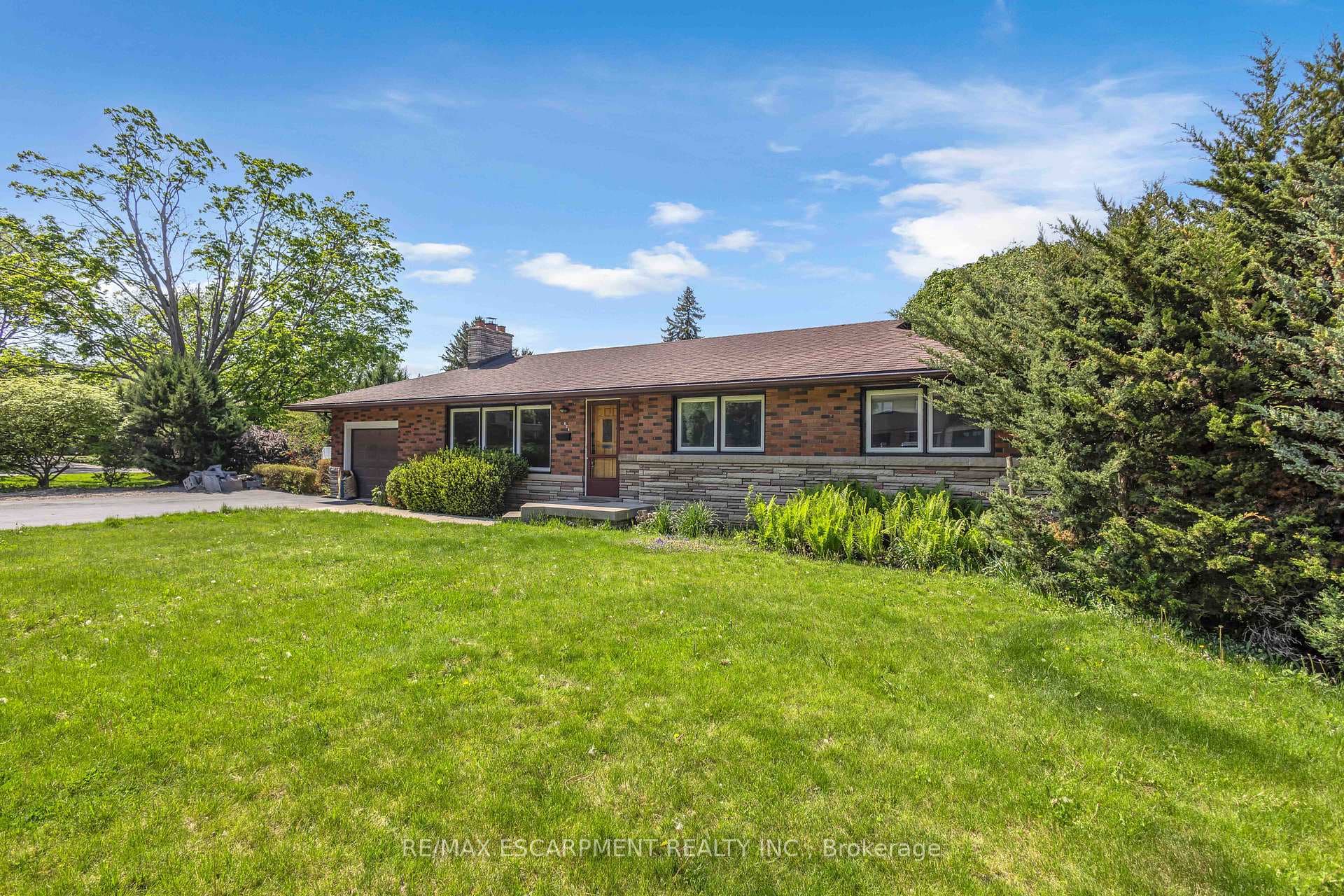 626 Iroquois Avenue photo 3