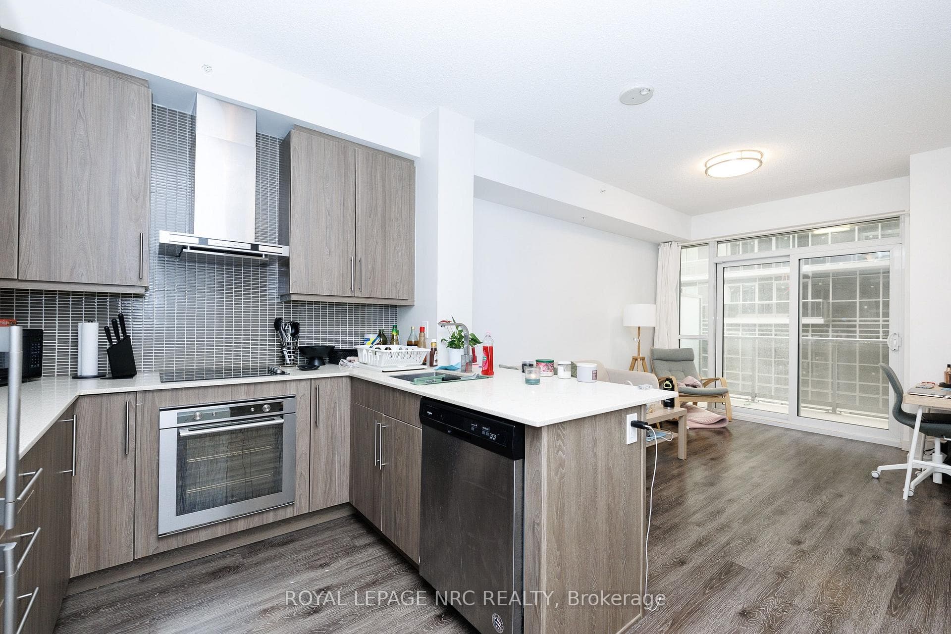 Kitchen and Livingroom