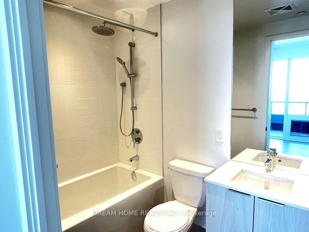 448 Burnhamthorpe Road Unit 6611 photo 15
