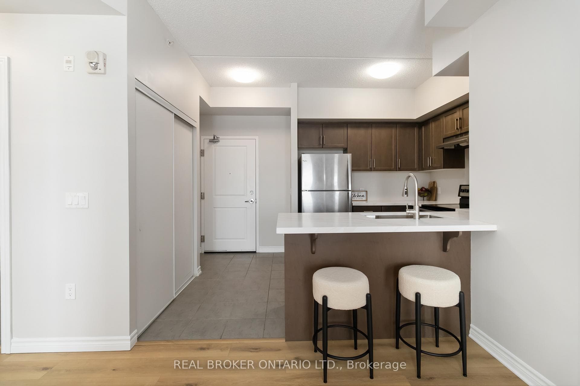 640 Sauve Street Unit 421 photo 12