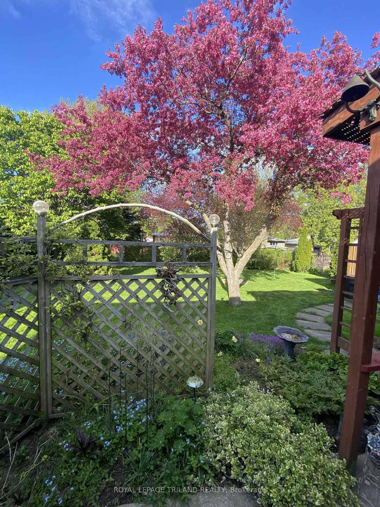 115 Champlain Crescent photo 31