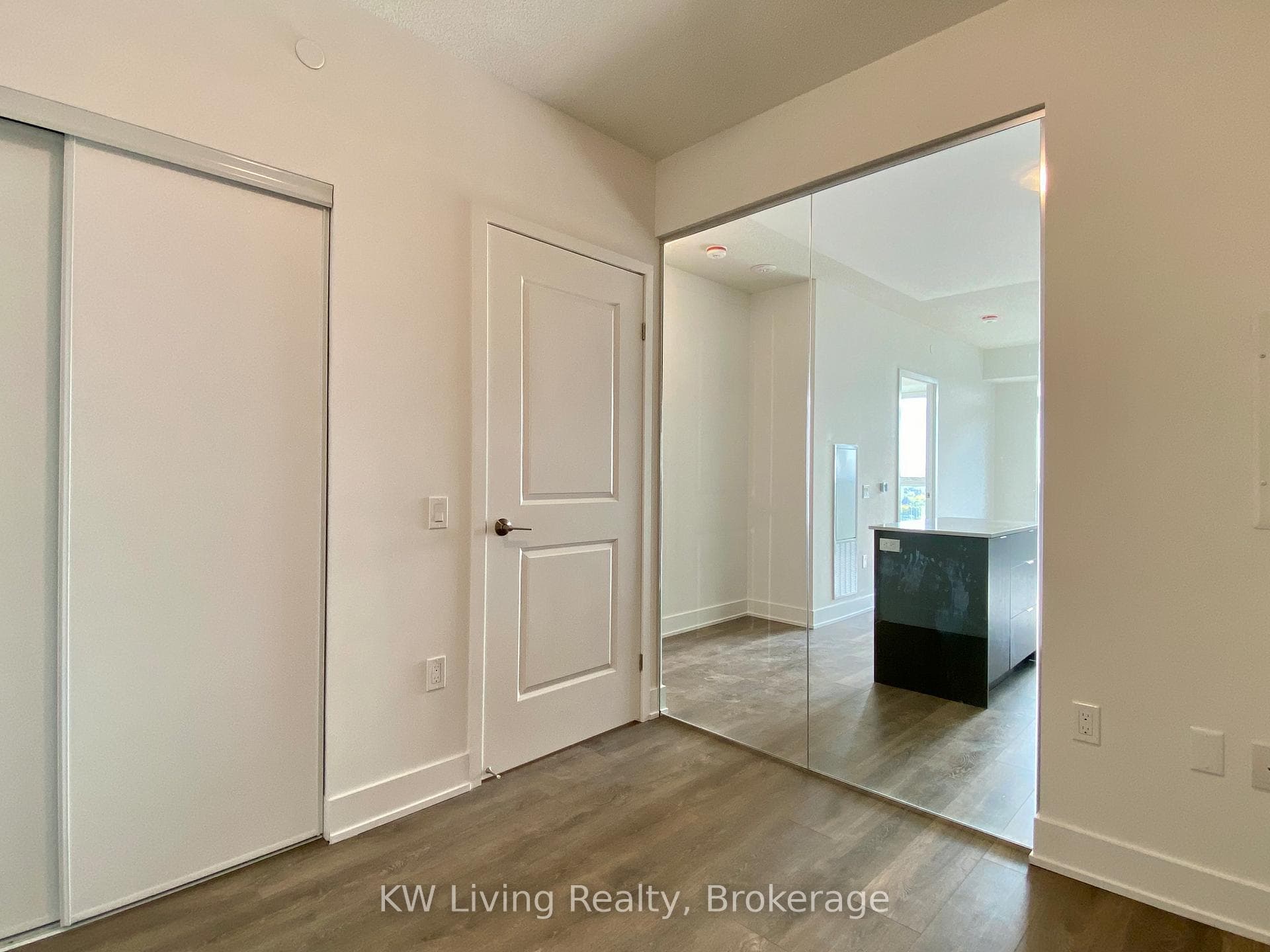 202 Burnhamthorpe Road Unit 1210 photo 22