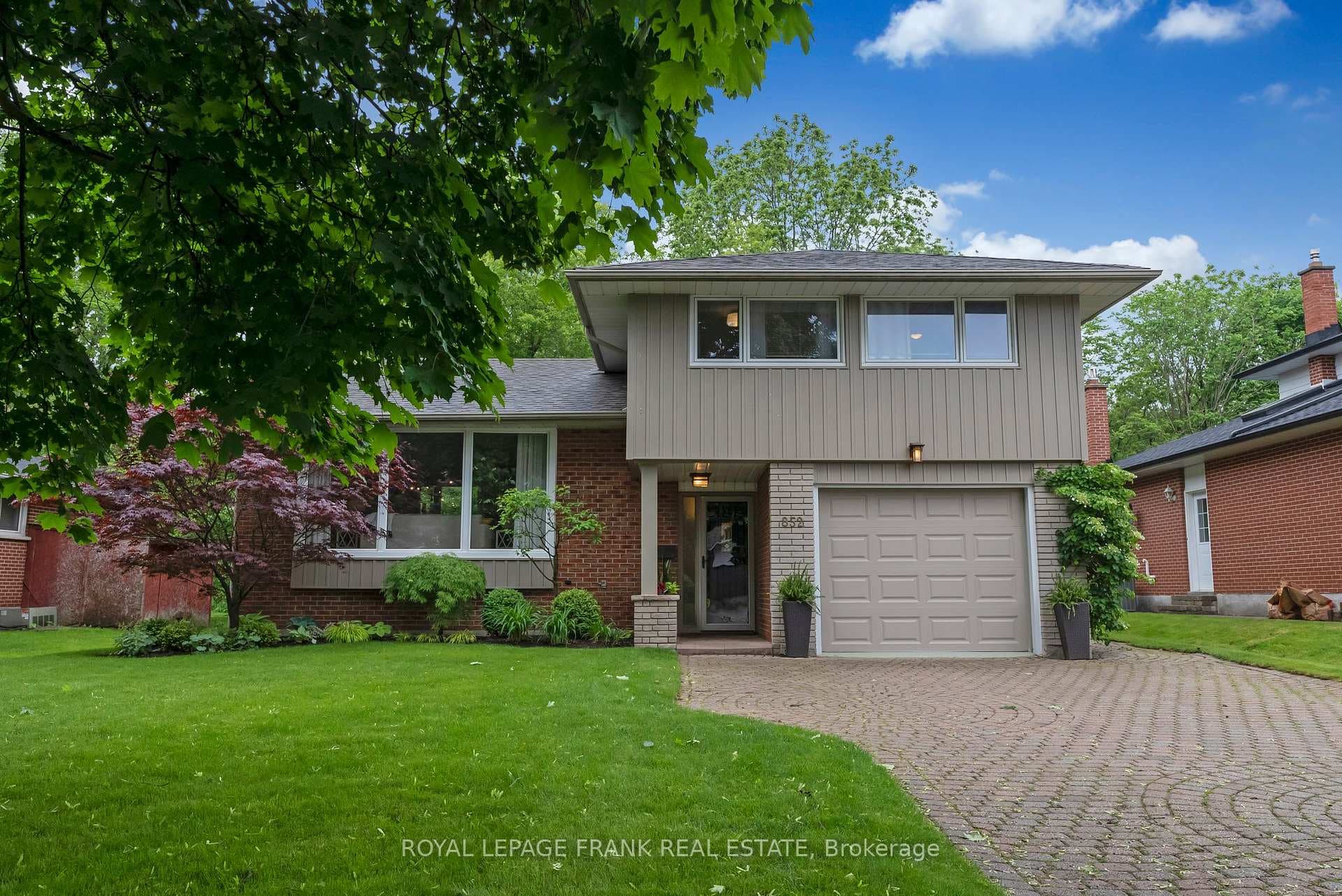 852 Oshawa Boulevard photo 1