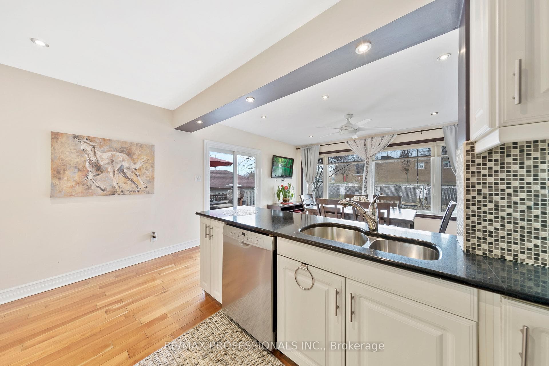 164 Wellesworth Drive photo 15
