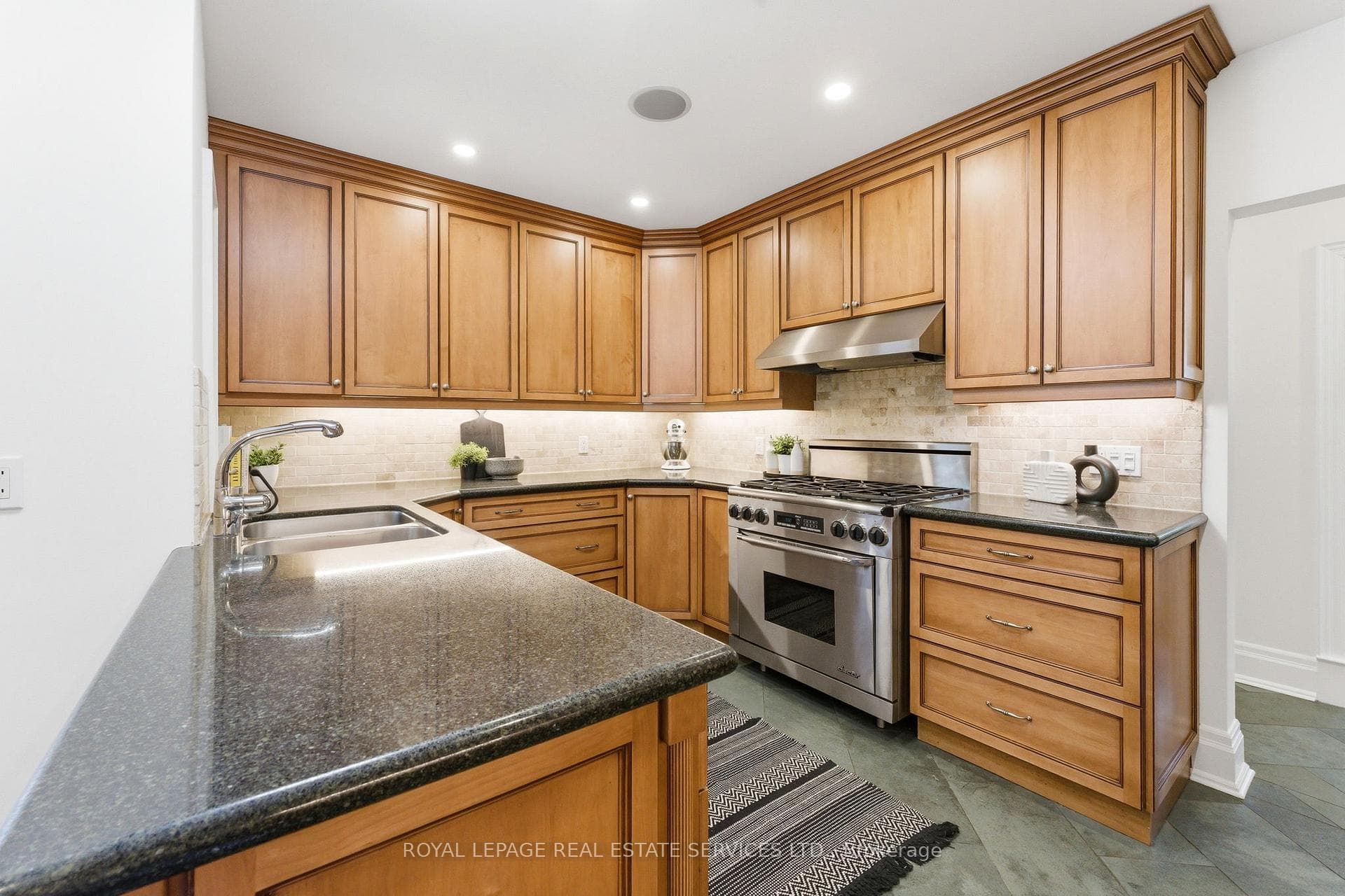 21 Princess Anne Crescent photo 15