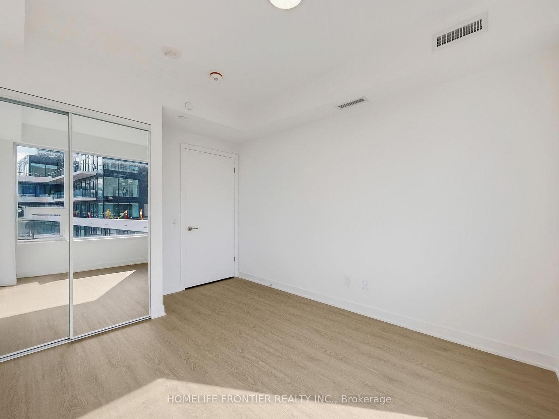 8188 Yonge Street Unit 802 photo 13