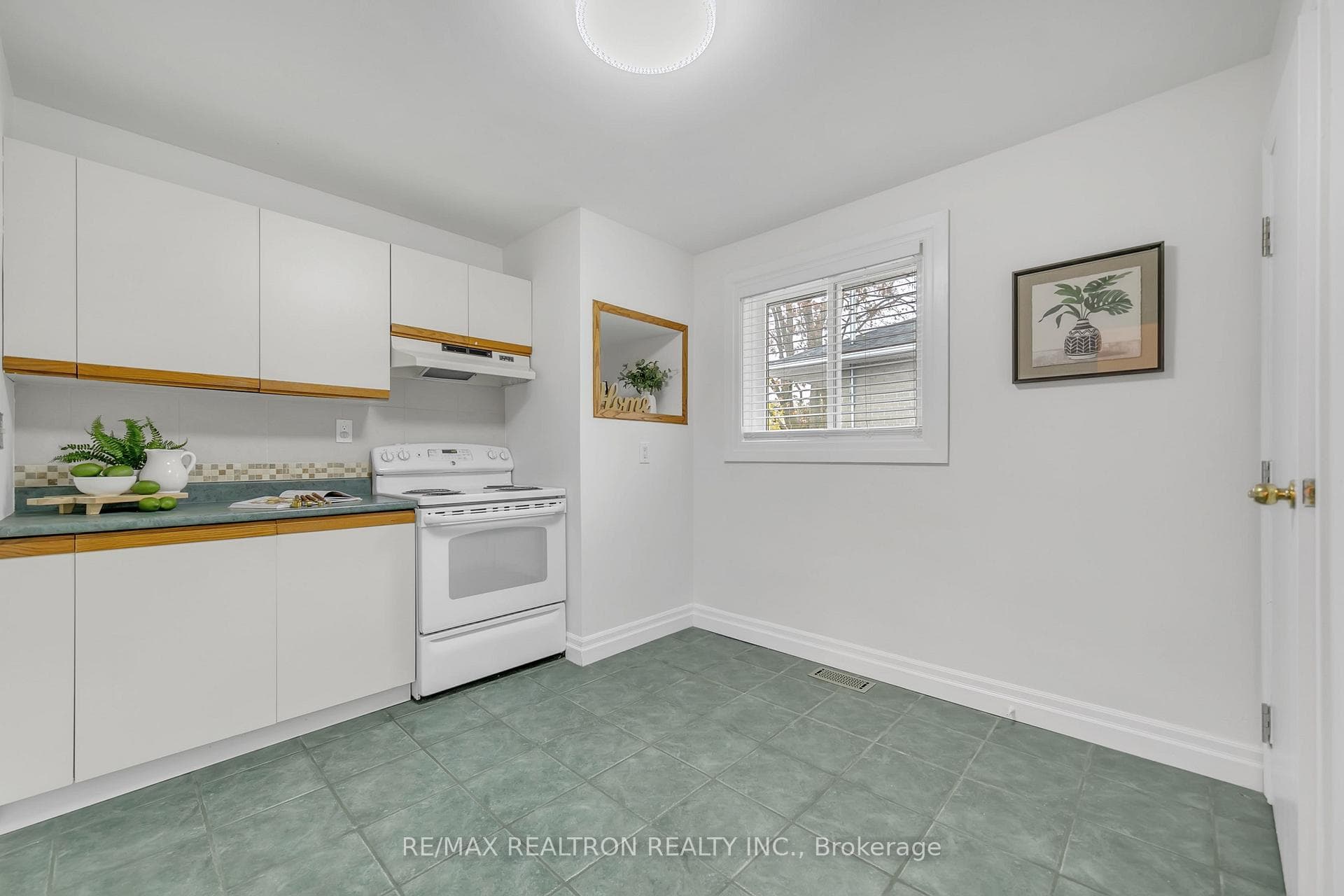 145 Willow Lane photo 13