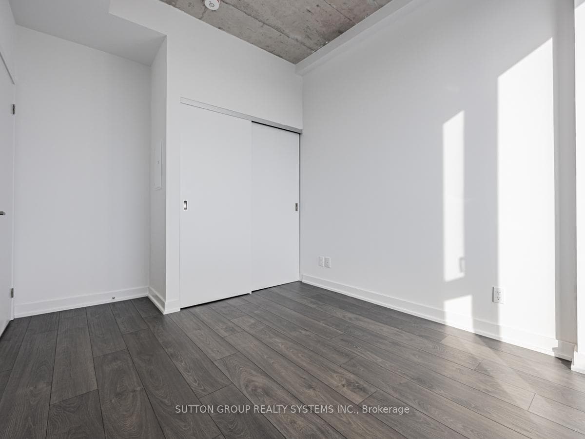 57 Brock Avenue Unit 707 photo 17