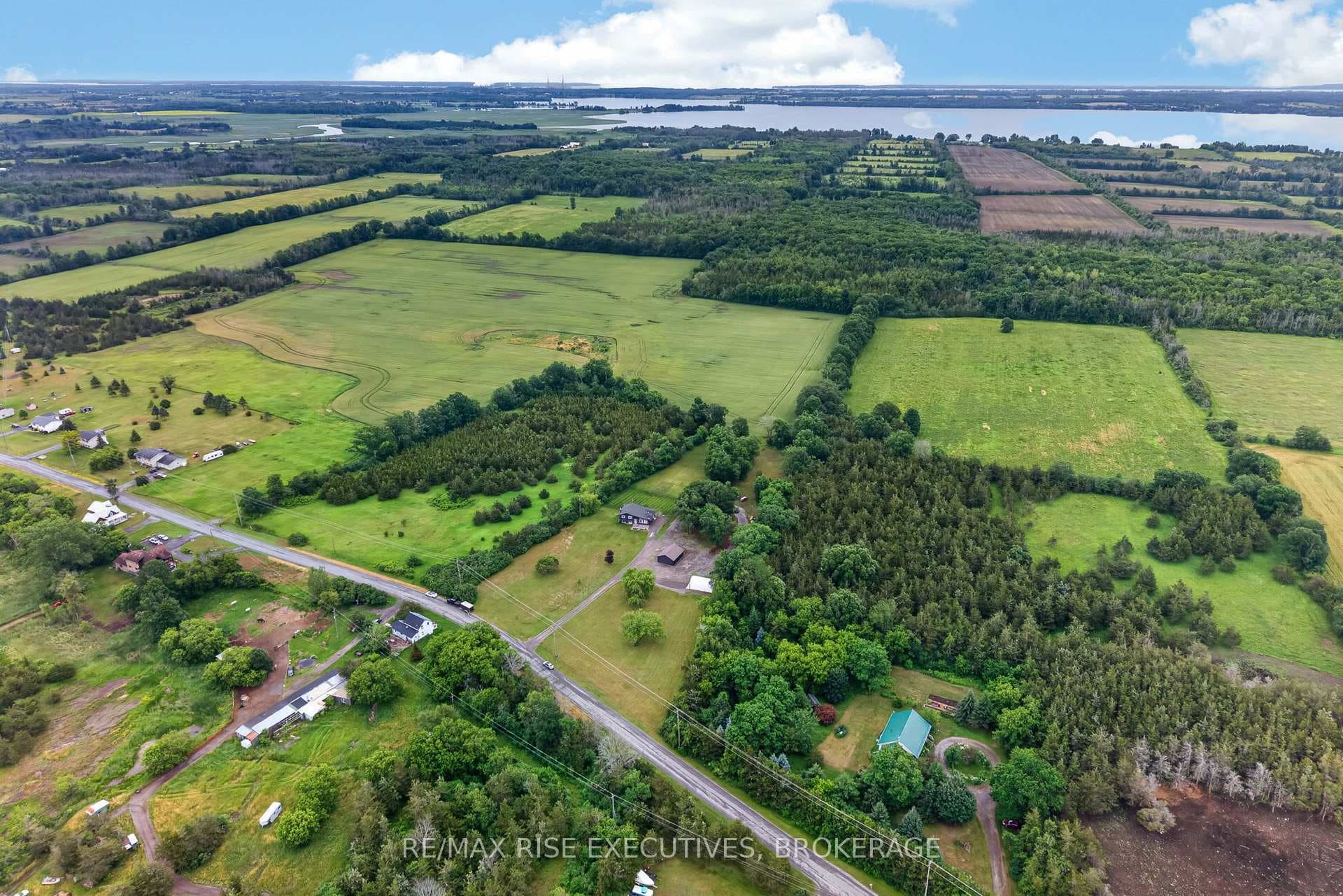 252 Hambly Road photo 39
