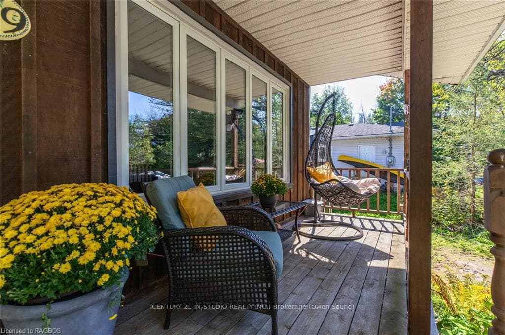 409 MCNAUGHTON Street photo 10