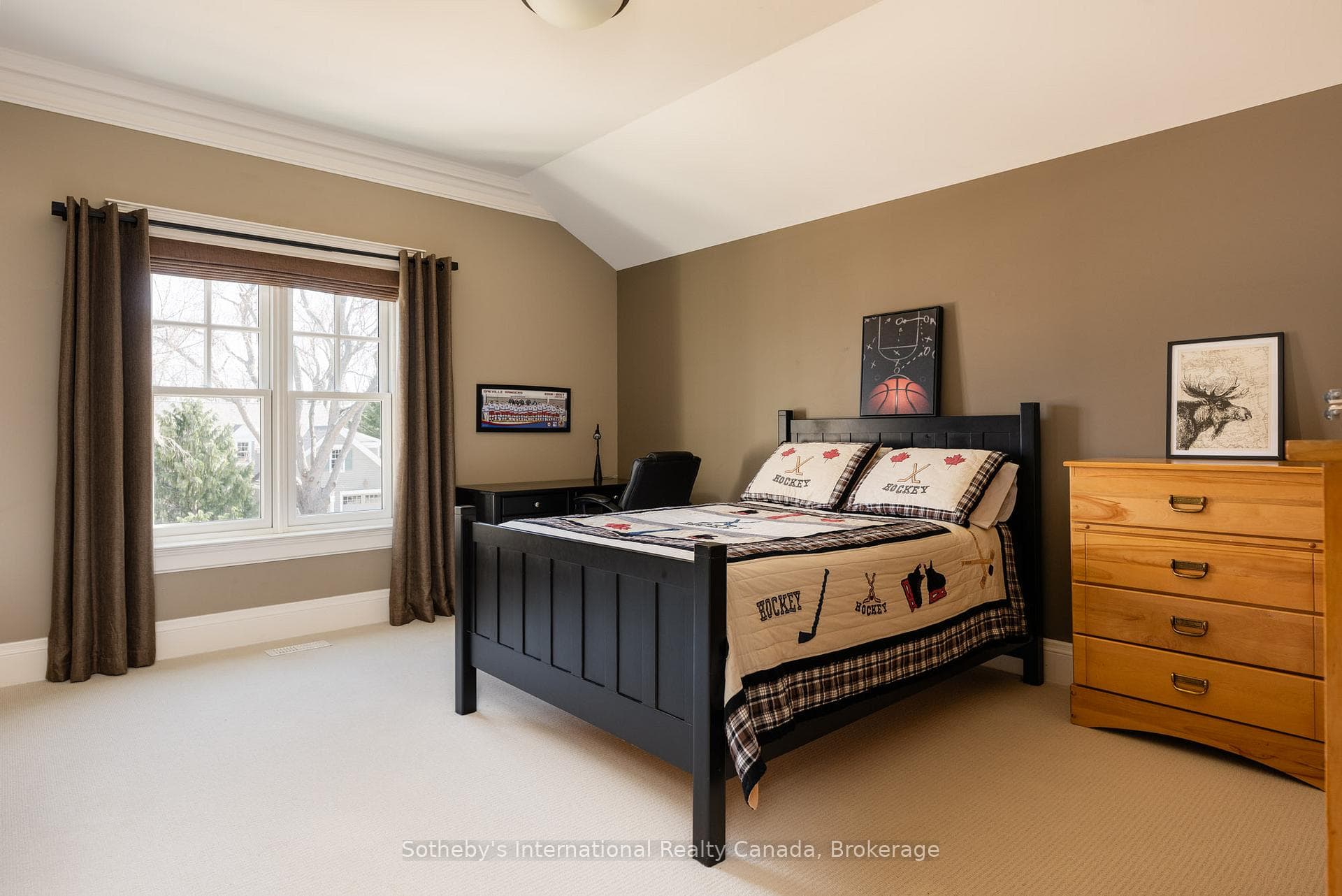 Third bedroom (sharing the Jack and Jill)