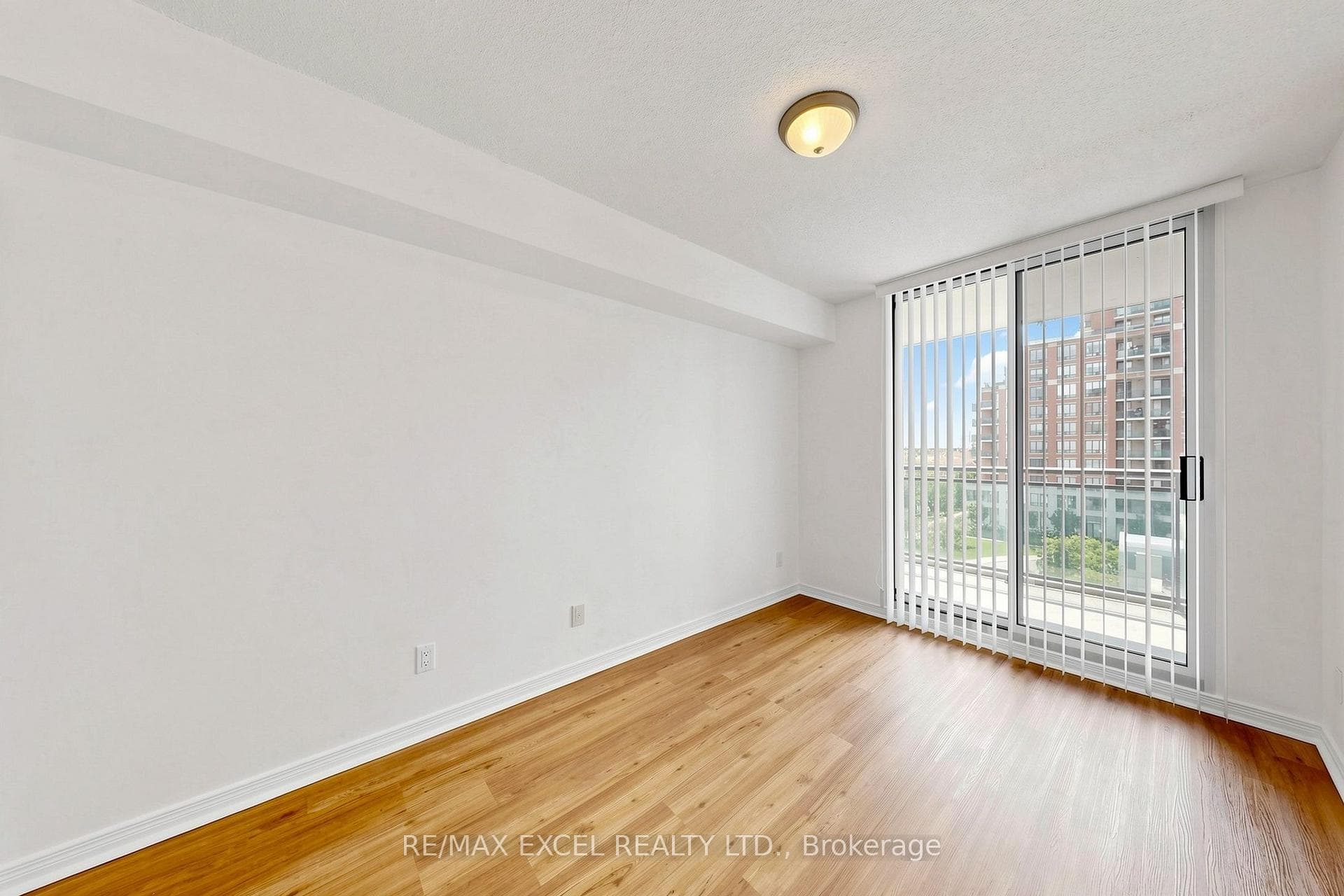 350 Red Maple Road Unit 508 photo 23