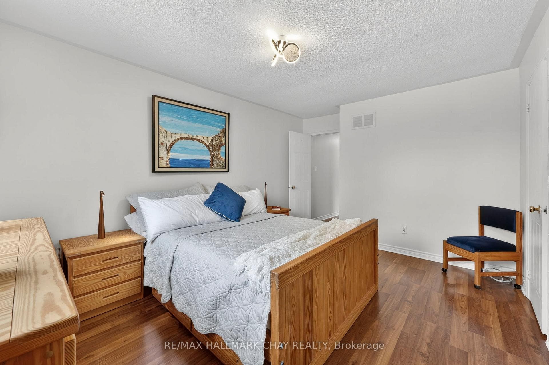 26 Stonehill Boulevard photo 16