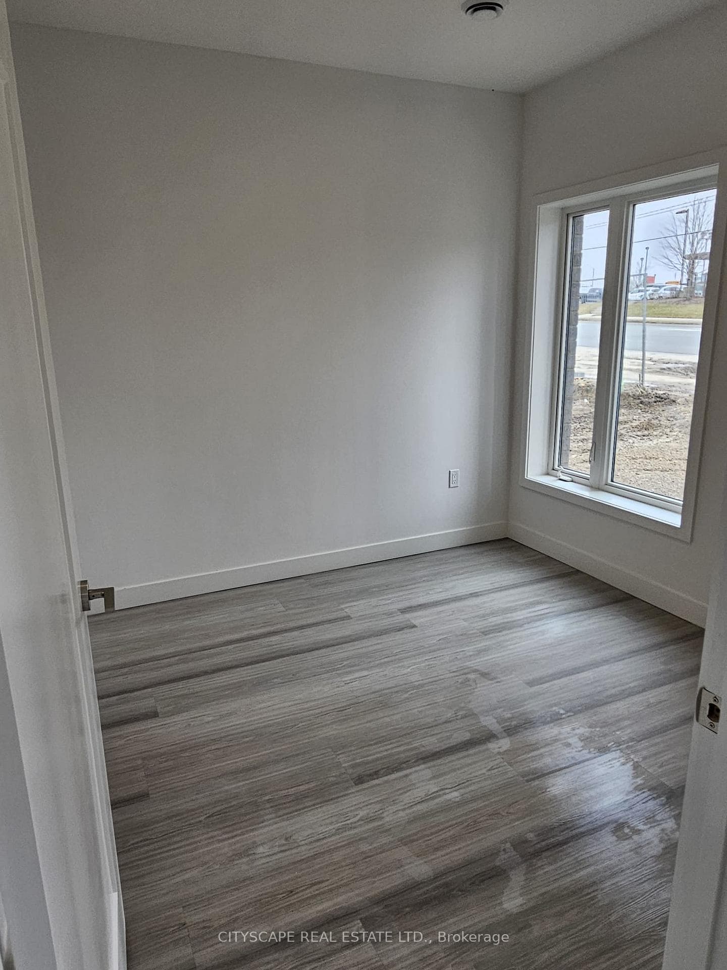 408 Dundas Street Unit 104 photo 6