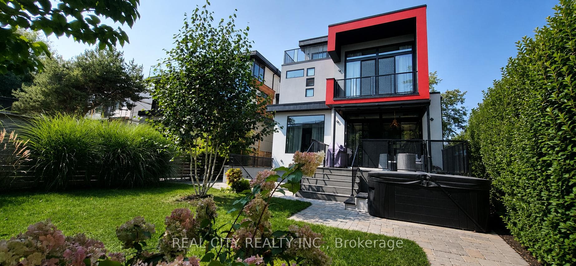 662 Byngmount Avenue photo 38