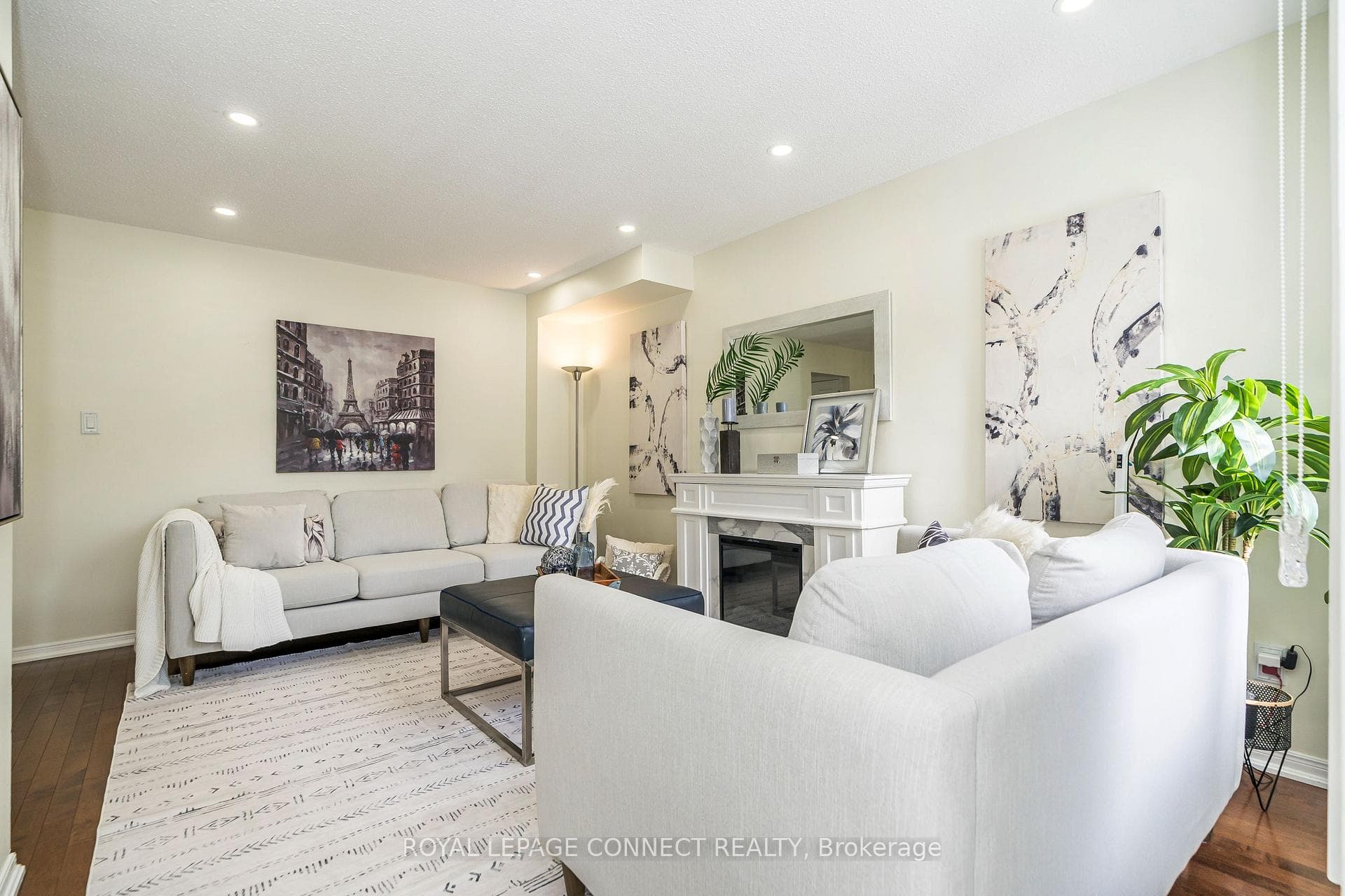 139 Adele Crescent photo 5