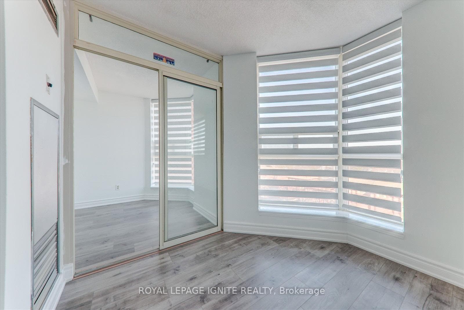 2466 Eglinton Avenue Unit 712 photo 13