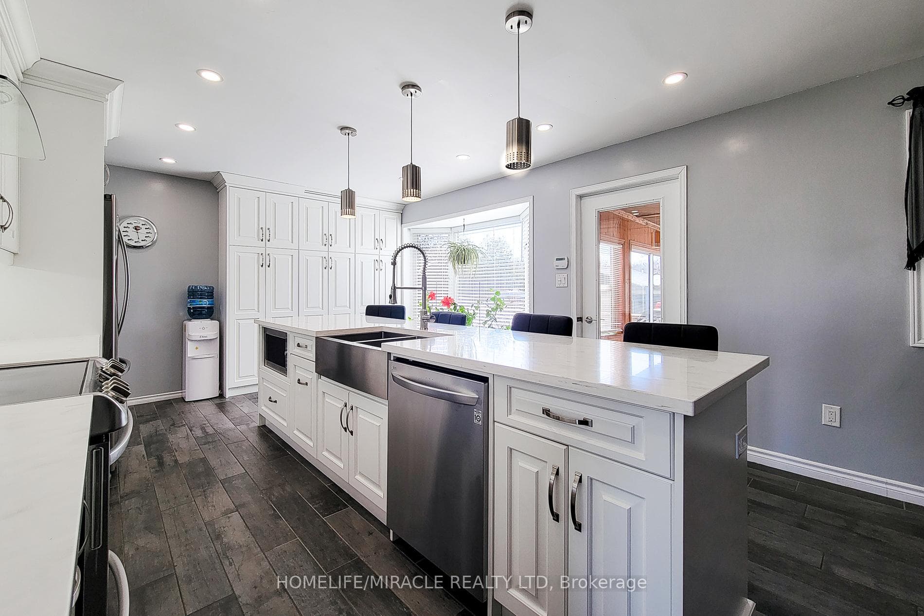 8442 Silver Street photo 30