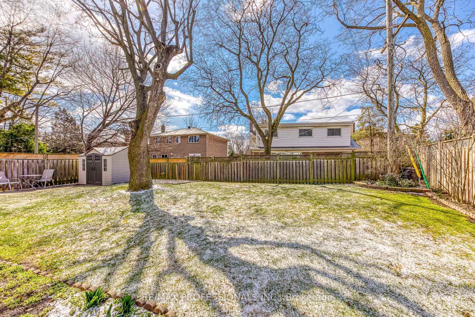 270 Wellesworth Drive photo 40