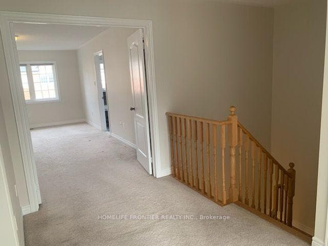 45 Lindvest Crescent photo 4
