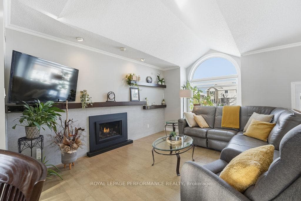 333 Bonavista Street photo 5