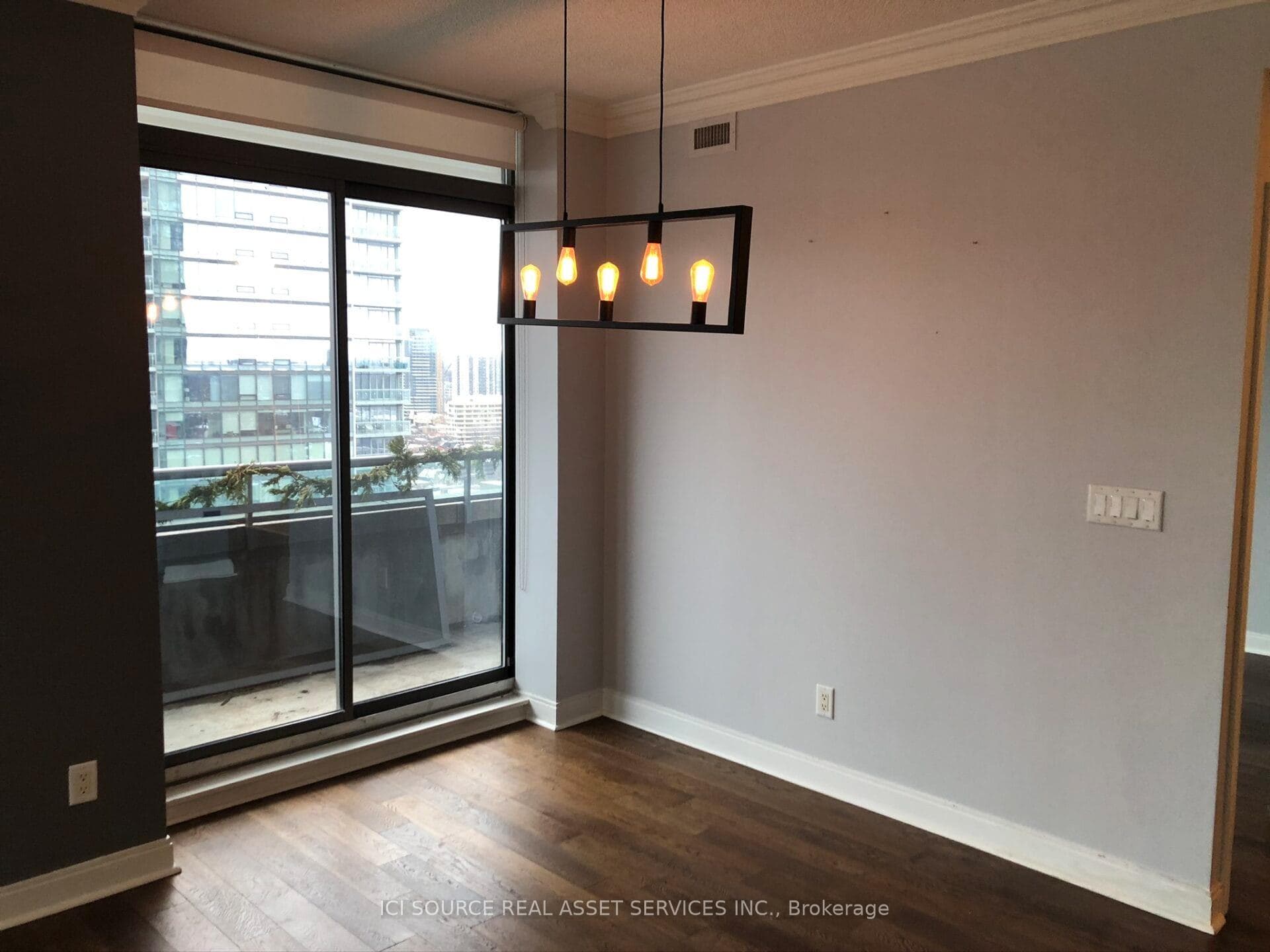 18 Yorkville Avenue Unit 2105 photo 9