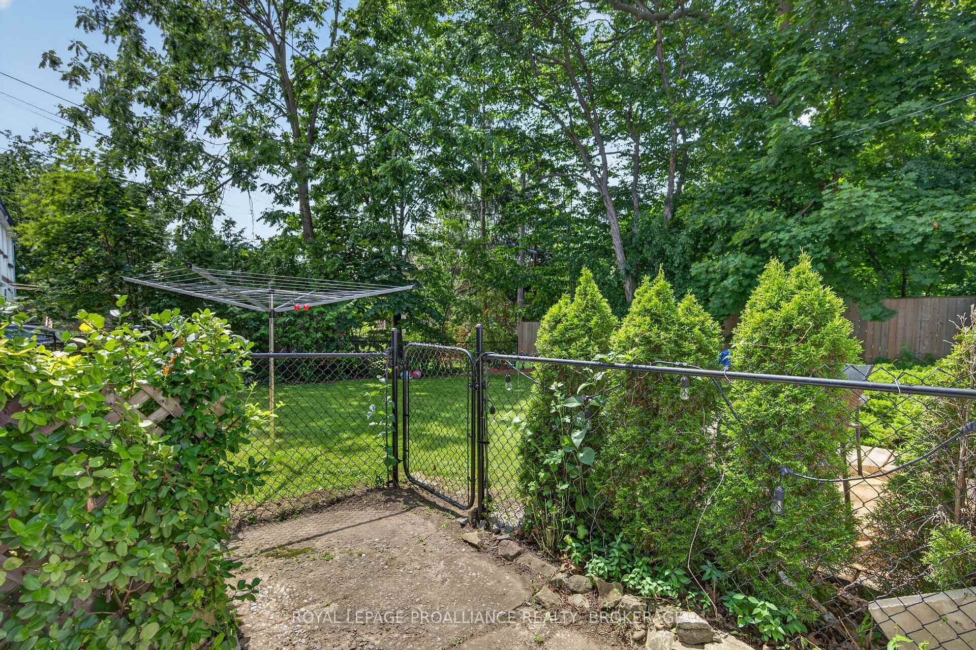 288 Yonge Street photo 36