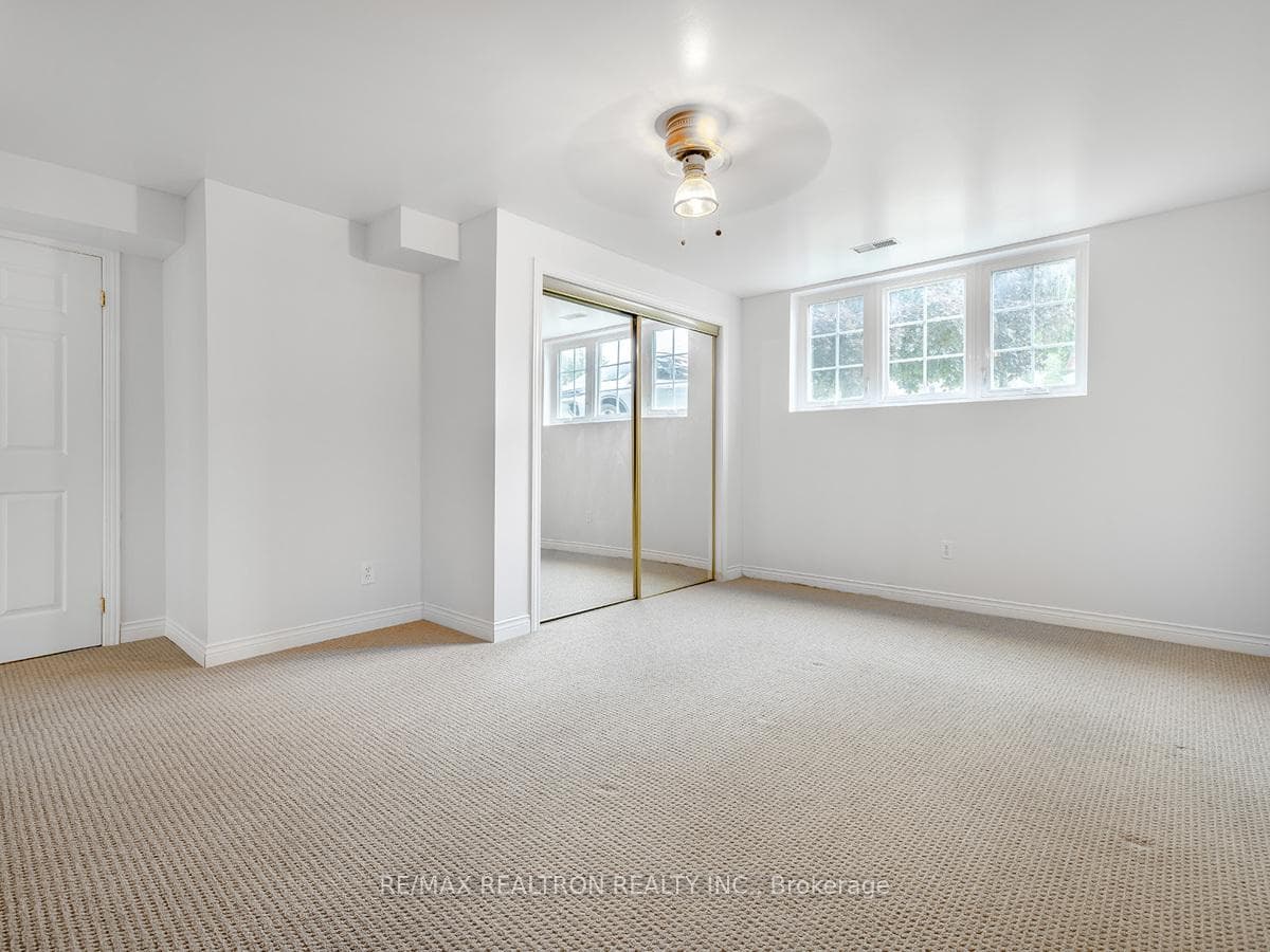 220 Elm Avenue photo 19