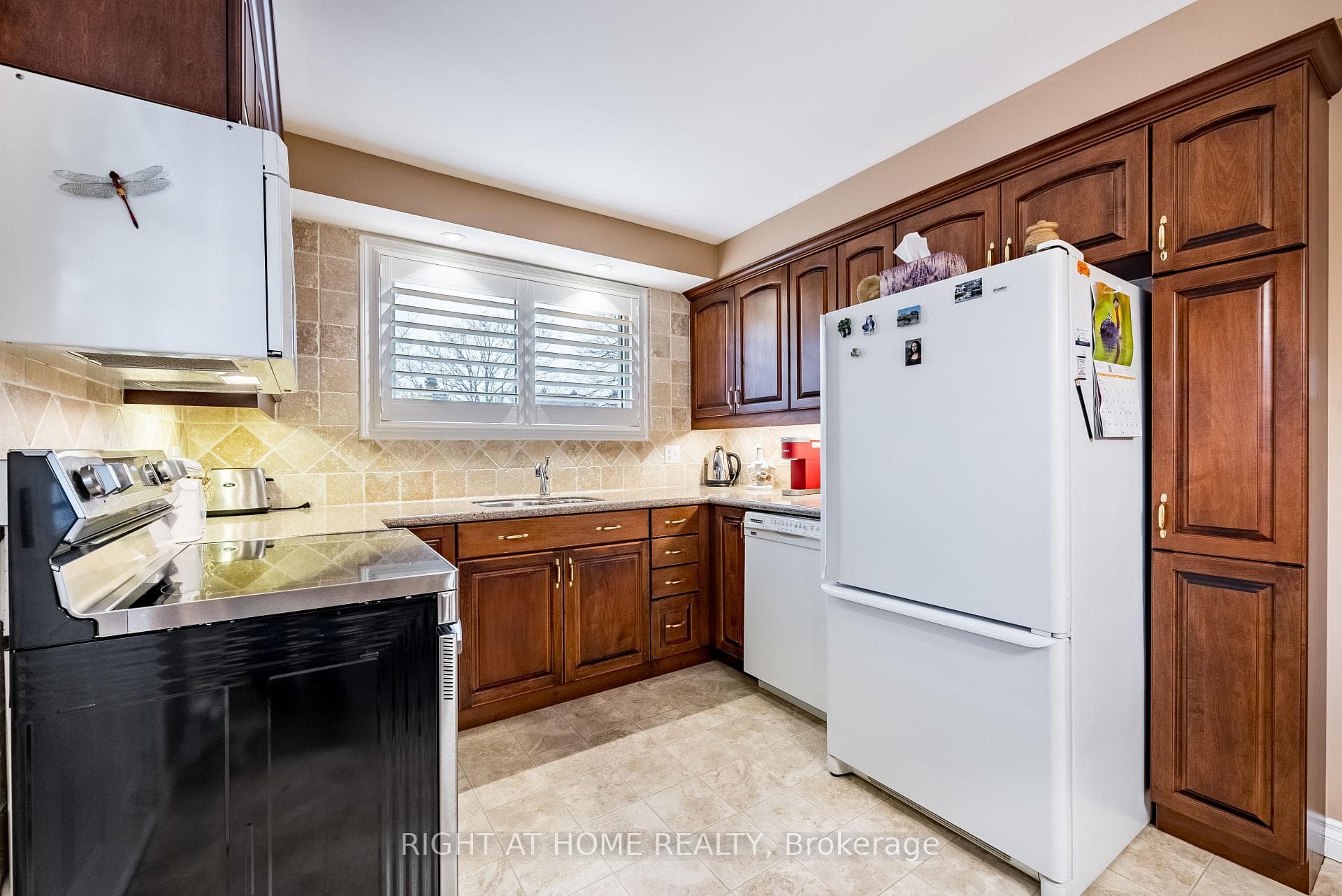 414 Paddington Crescent photo 8