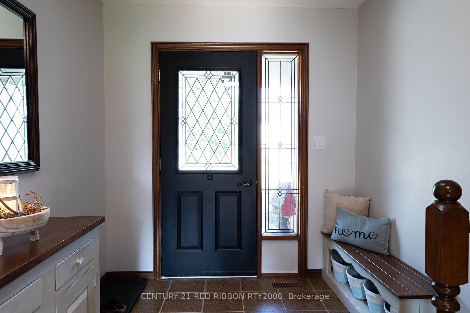 453 Head Street photo 2