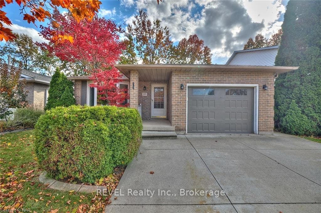 110 STRADA Boulevard photo 1